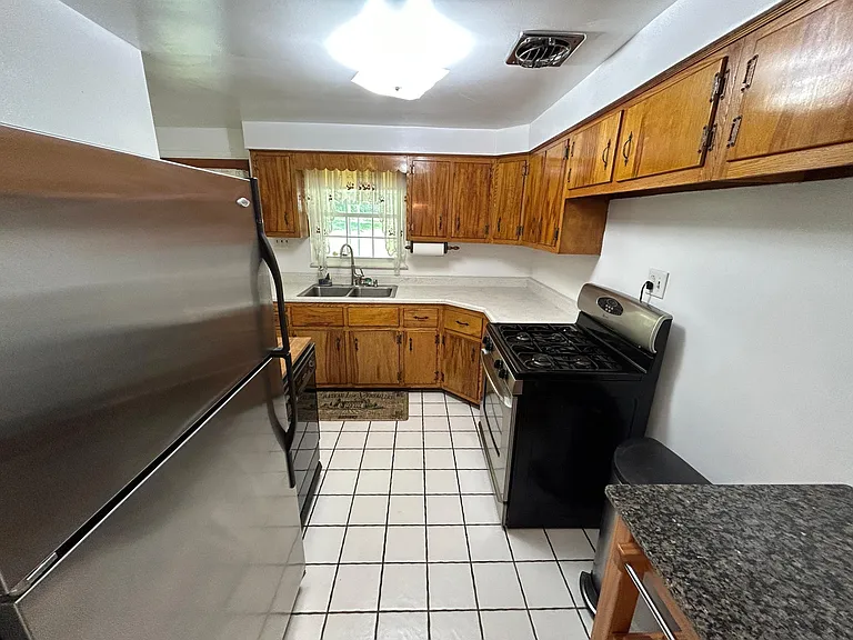 1617 Basil St — Photo 7