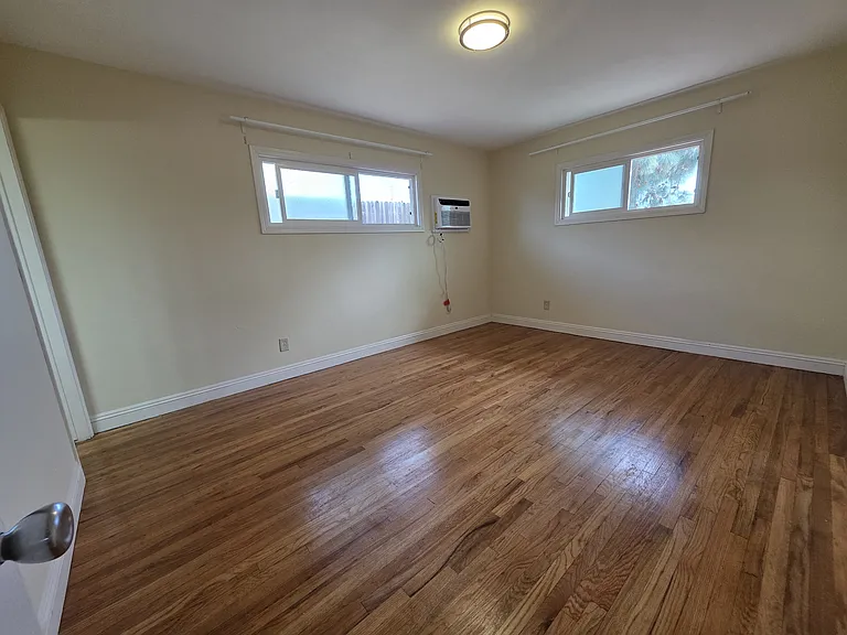5457 Dorothy Dr — Photo 16