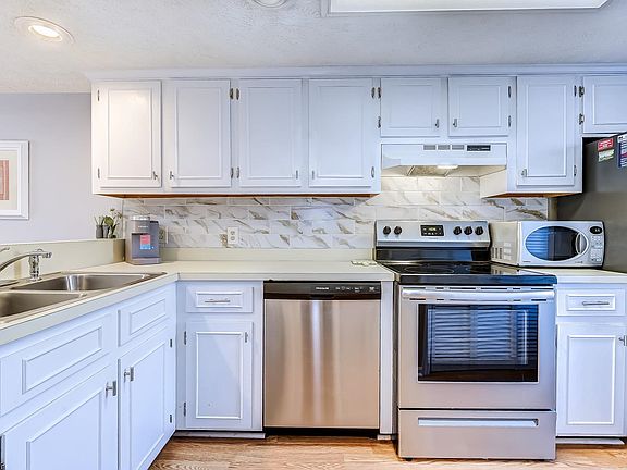 4th image of 816 9th Ave. S #205-C