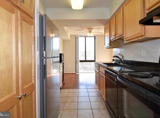 4500 S 4 Mile Run Dr APT 322, Arlington, VA 22204