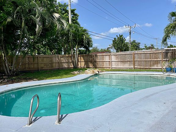 3rd image of 437 Cypress Ln