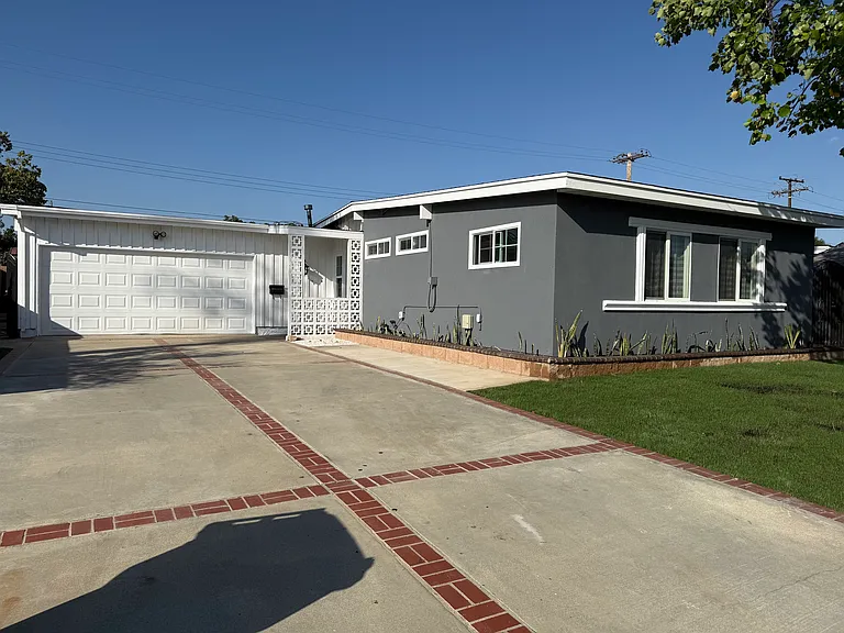 13833 Fairgrove Ave — Photo 2