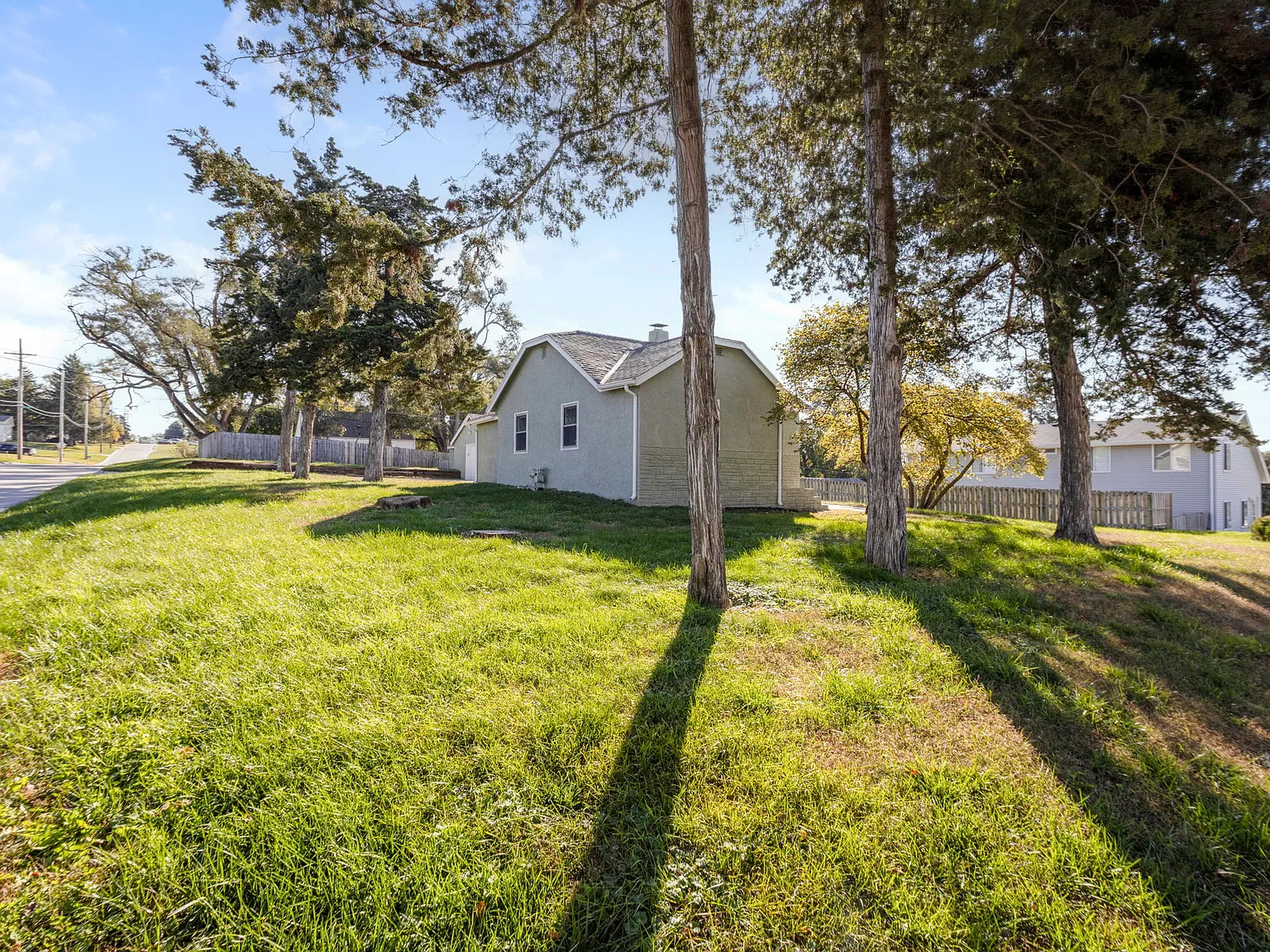 2 bed, 736 sqft, $1,650 — Photo 1