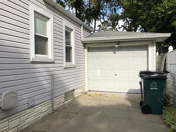 3rd image of 805 E Madge Ave