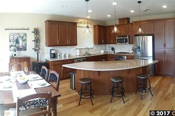 225 Nightingale Dr — Photo 9