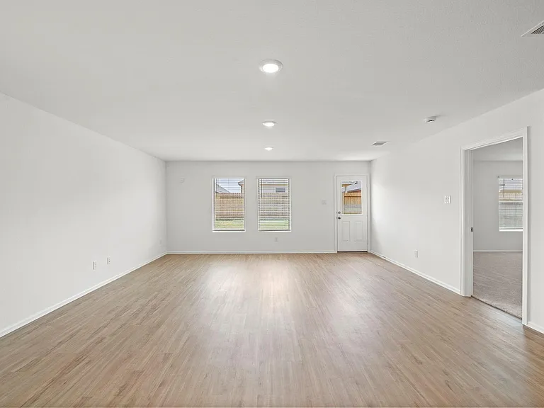 1524 Twilight Green Dr — Photo 3