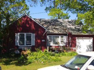 463 Walnut St, Lindenhurst, NY 11757