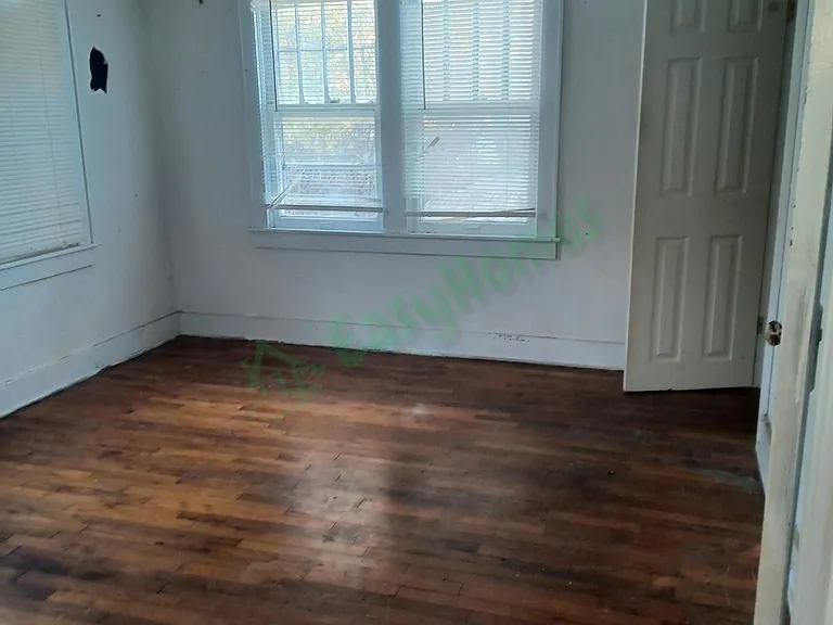 805 W Pine Ave — Photo 2