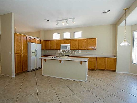 5th image of 1591 Livingston Dr