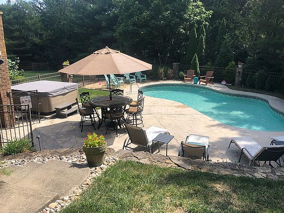 2nd image of 525 Meadowtrail Ct