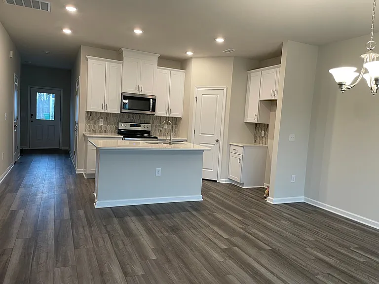 216 Joneshaven Dr — Photo 1