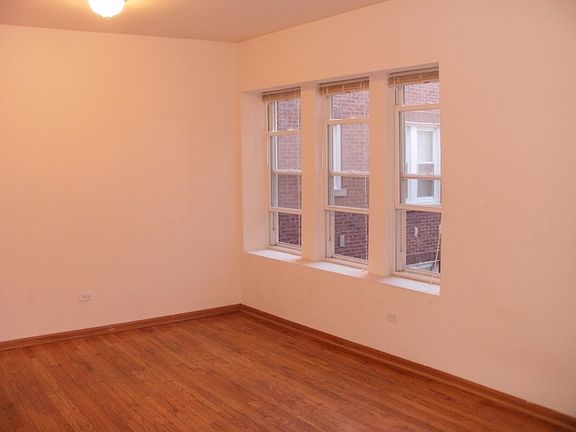 3rd image of 4749 S Loomis Blvd APT 1