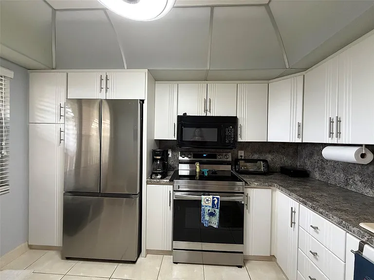 2304 Lucaya Ln #L4 — Photo 23