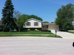 1484 Coloma Pl, Wheaton, IL 60189