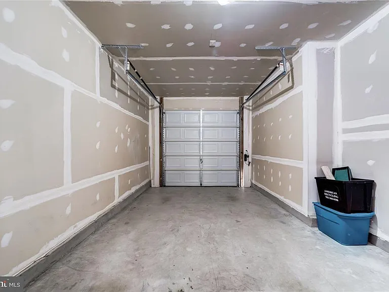 2513 Eastbourne Dr — Photo 18