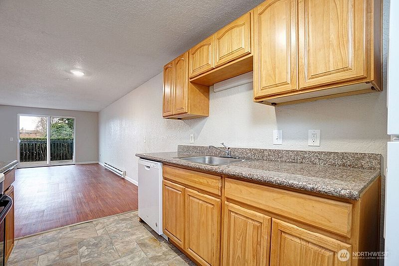 5th image of 15409 9th Avenue SW