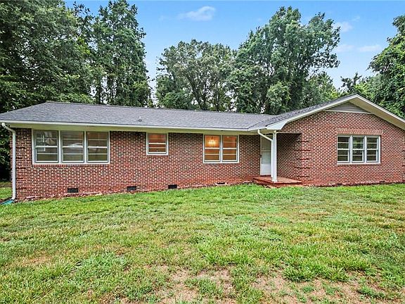 2nd image of 1153 Heathwood Rd