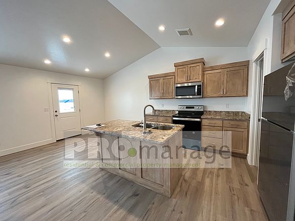 3rd image of 3721 E United Cir