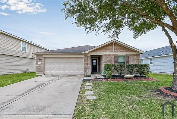 4 bed, 2196 sqft, $2,400 — Photo 2