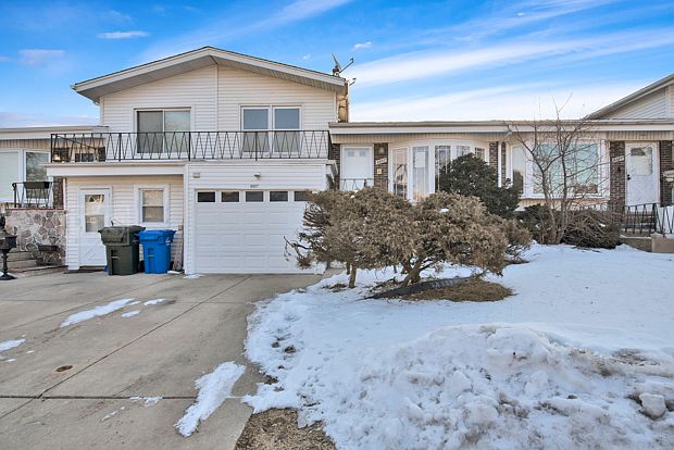 1st image of 8807 Robin Dr