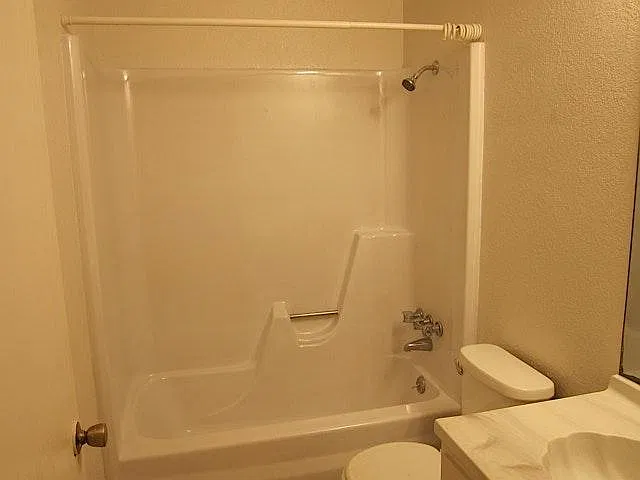 3 bed, 1050 sqft, $1,275 — Photo 3