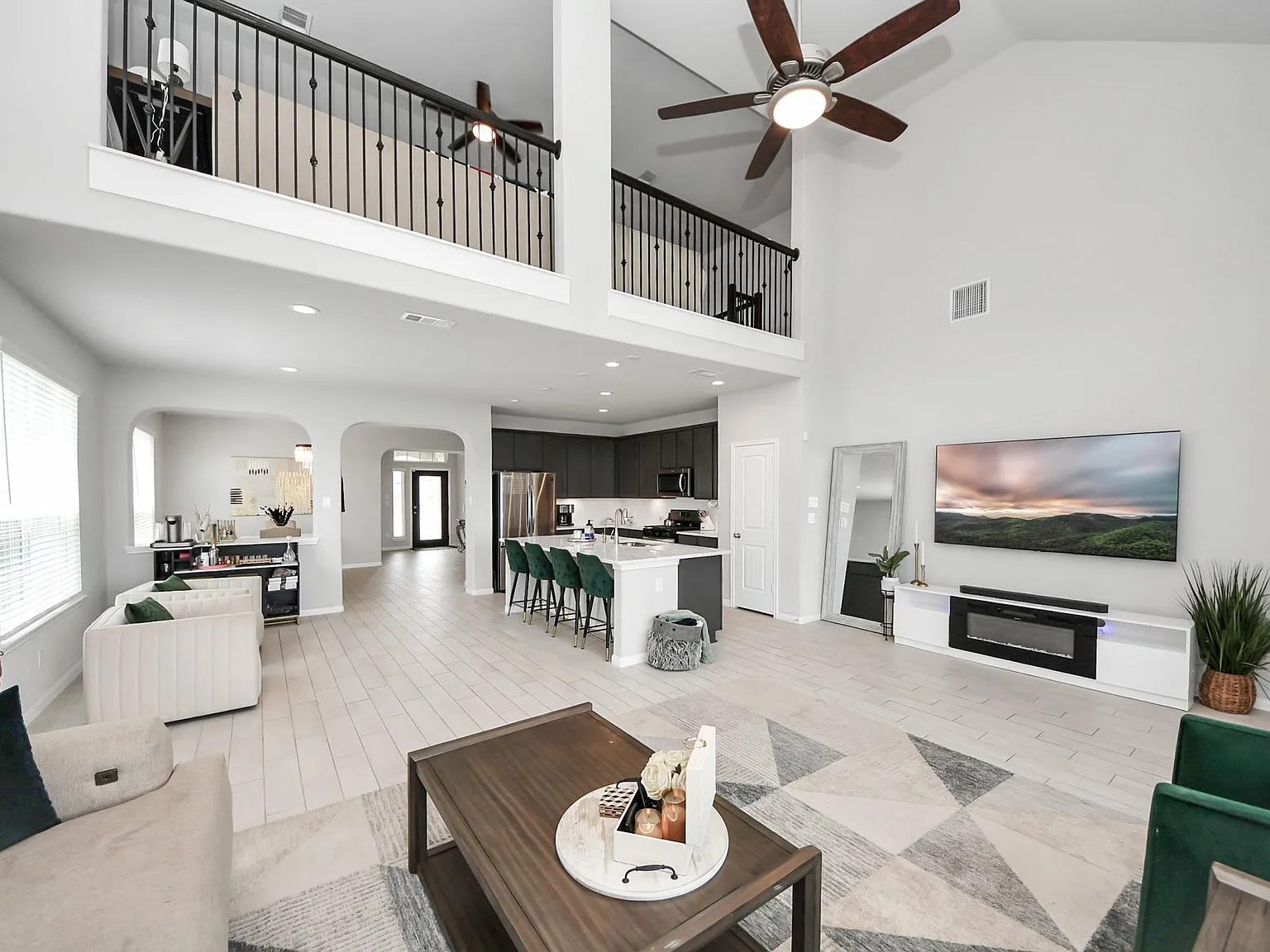 5 bed, 3.5 bath, 3426 sqft, $3,950 — Photo 4