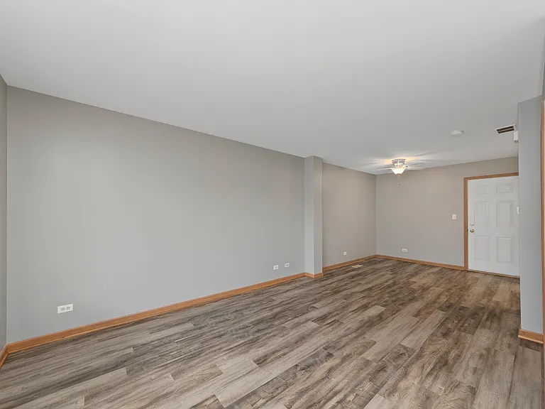 690 Lincoln Station Dr — Photo 9