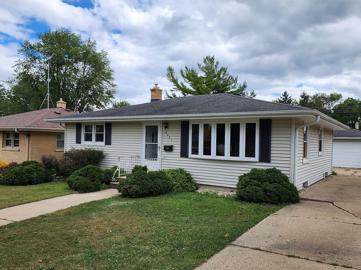 3 bedroom ranch in Forest Park — Photo 1