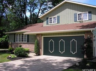 614 Appleseed Dr, Lorain, OH 44053