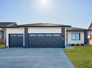 1170 NW Petersen Dr, Waukee, IA 50263
