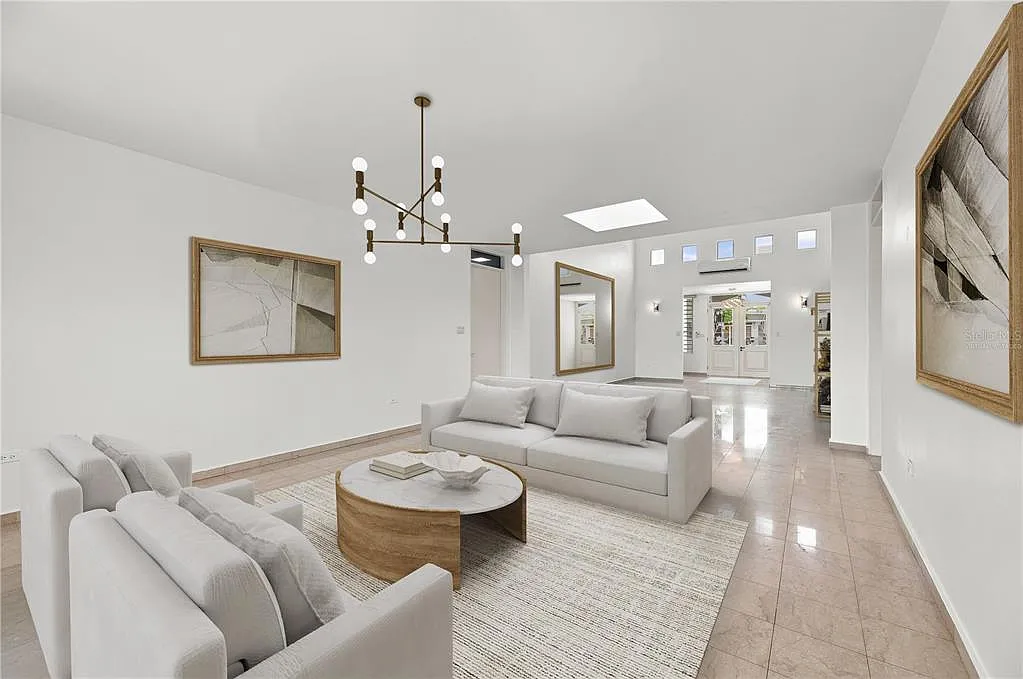 6 bed, 4.5 bath, 4384 sqft, $12,000 — Photo 4