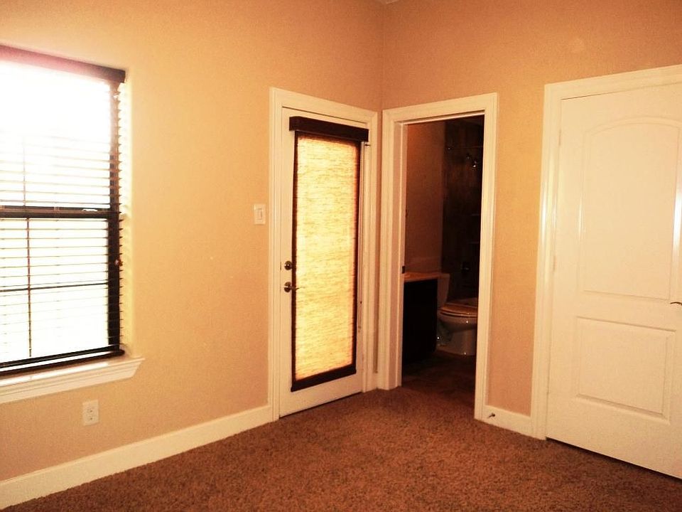 1st image of 833 Garden Oaks Ter