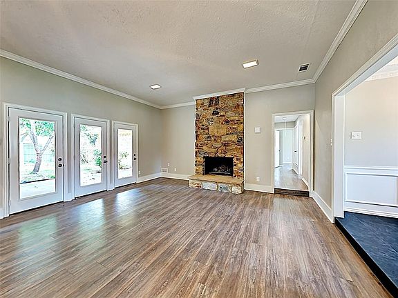 3rd image of 2822 Carriage Ln