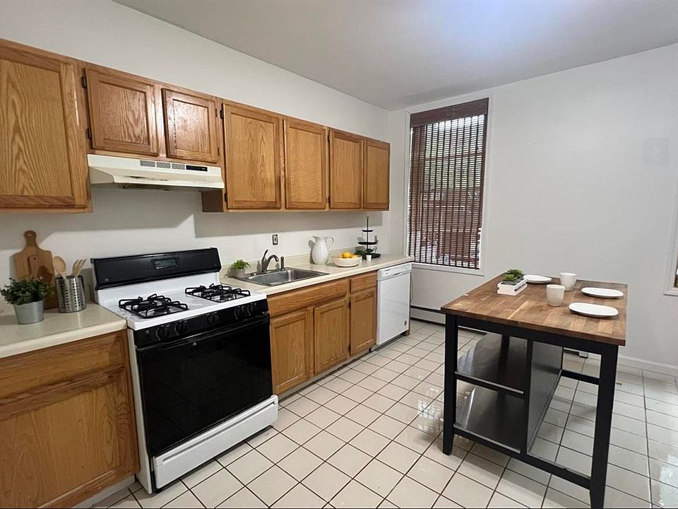 1st image of 58 Astor Pl Floor 1