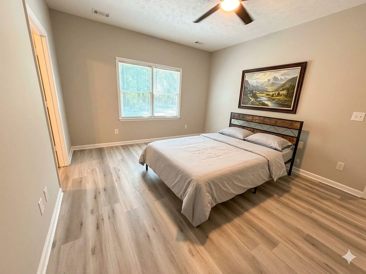 4 bed, 3.0 bath, 4102 sqft, $1,222 — Photo 2