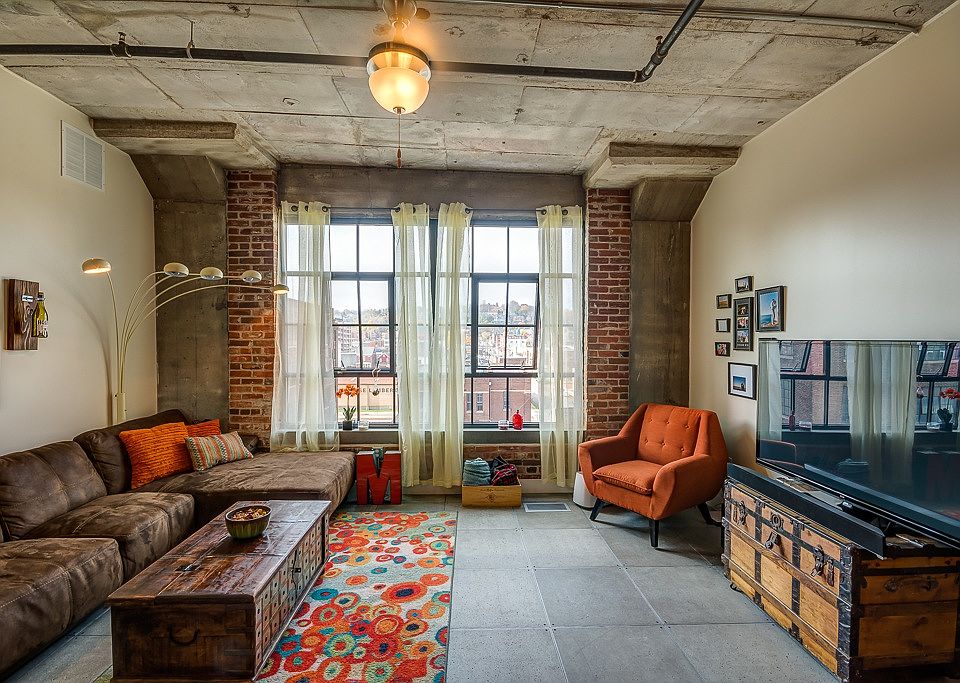 Looking out to Living Room from dining & kitchen - west view