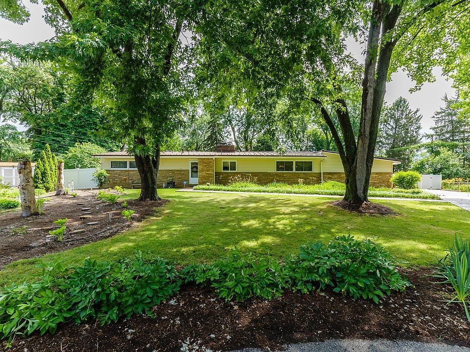This updated ranch features landscaping designed by a Master Gardener from the Missouri Botanical Society featuring native plants for ease of maintenance.
