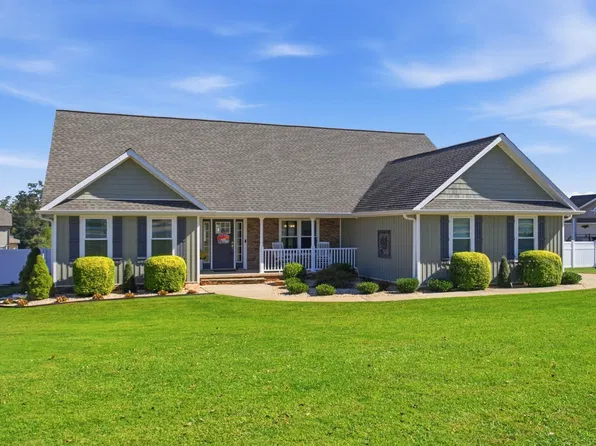 484 Carriage Gate Dr, Wellford, SC 29385