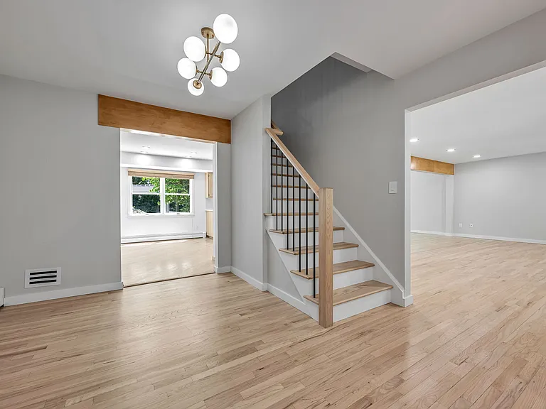 439 Summit St — Photo 16