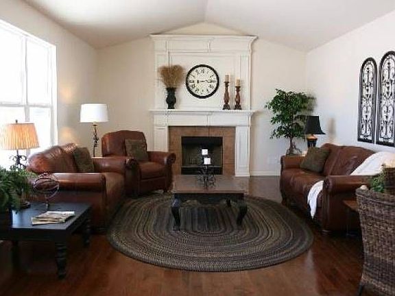 Family Room w/Fireplace