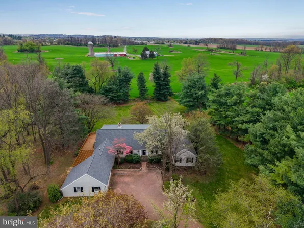 1570 Walker Rd, Chambersburg, PA 17202