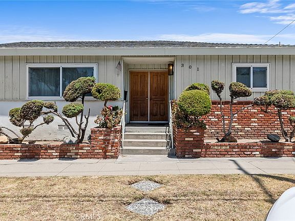 3rd image of 301 E Buckthorn St