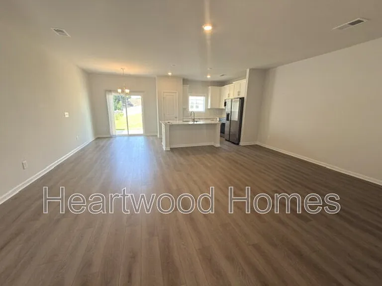 121 Bartlett Dr — Photo 11