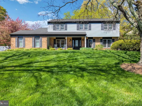 1194 Dickinson Dr, Yardley, PA 19067