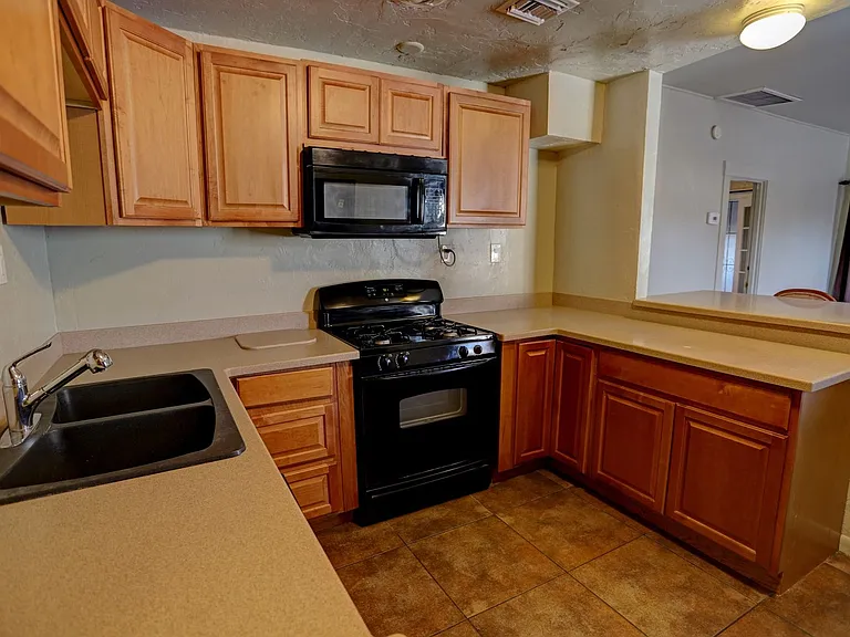 1348 N. Euclid Ave. — Photo 3