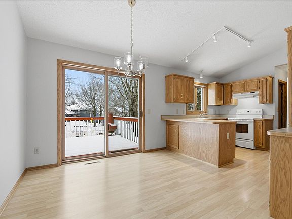 5th image of 926 21st St SE