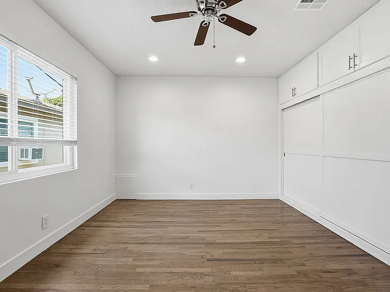 14153 Moorpark St — Photo 17