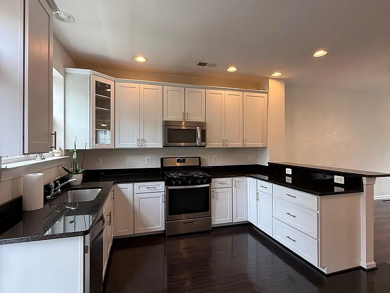 7476 Riding Meadow Way — Photo 3