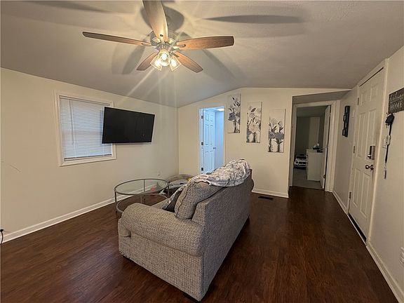 4th image of 300 Spelter Ave