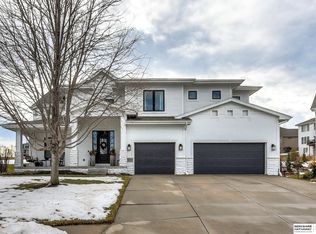 6220 N 158th Avenue Cir, Omaha, NE 68116